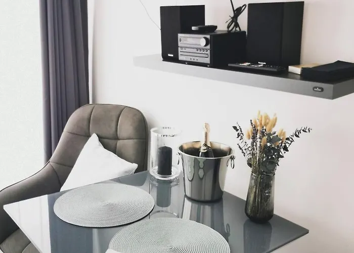 Hh 01 By Rockchair - Superhost Status - Modernes Mit Sonnigem Balkon & Premium Boxspringbetten In Winterhude - Geheimtipp Hamburg