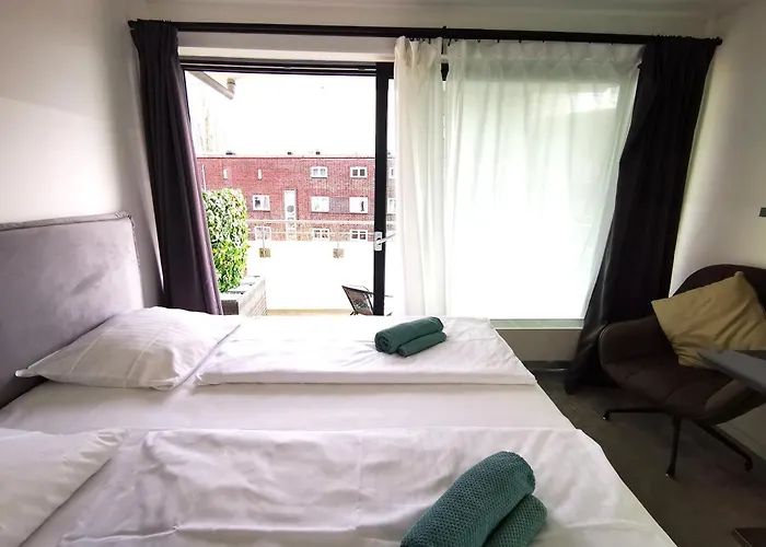 Hh 01 By Rockchair - Superhost Status - Modernes Mit Sonnigem Balkon & Premium Boxspringbetten In Winterhude - Geheimtipp Hamburg